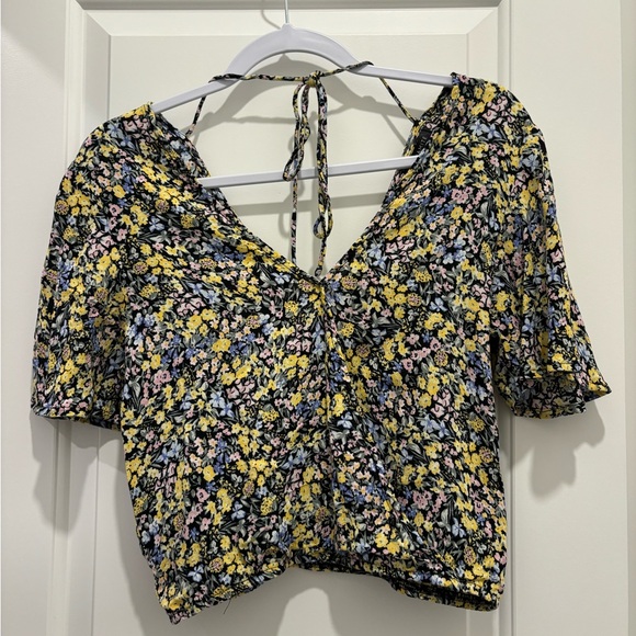 Dynamite flower short sleeve cropped top - Picture 2 of 2